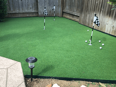 Artificial turf putting green for backyards